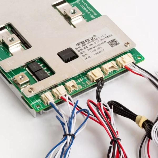 Плата BMS JBD для LiFePO4 12 В (4S) 300 А с Bluetooth до 1 кВт